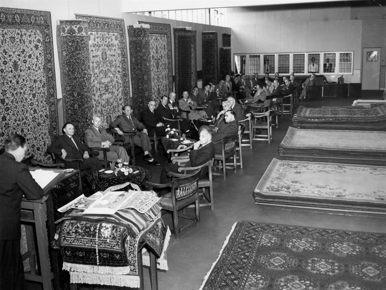 Tweede Kamerleden op bezoek bij Veneta N.V. - 1951
